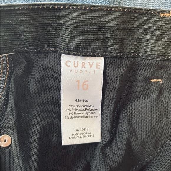 NWOT, Curve Appeal, High Rise Slim Jeans,
Size 16, Blue - Picture 3 of 9